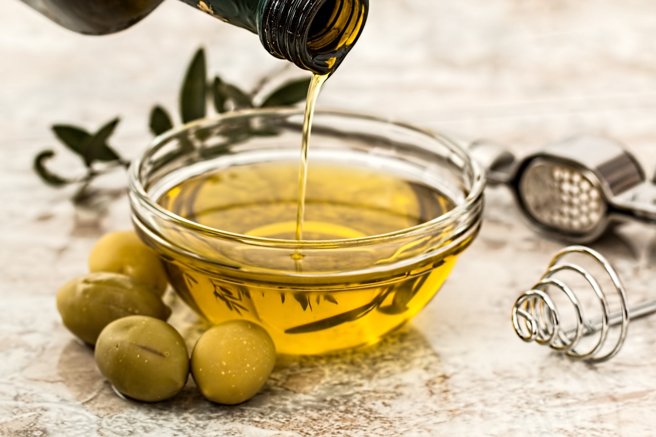 ¿Cuántas calorías contiene el aceite de oliva y por qué ayuda a adelgazar?